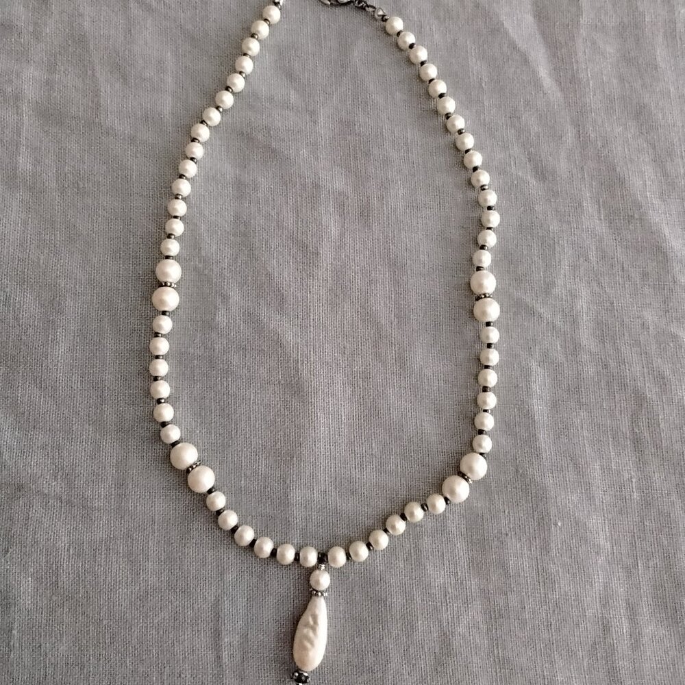 FAUX PEARL NECKLACE